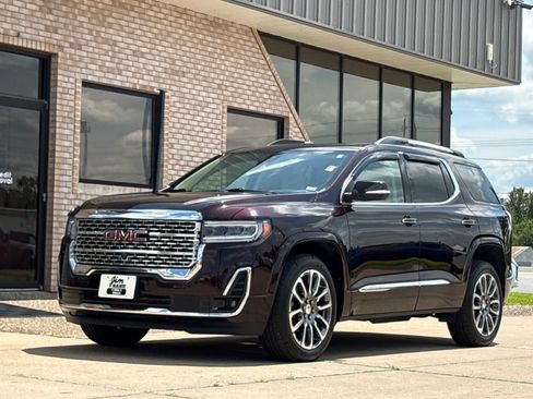 Used 2020 GMC Acadia Denali w/ Technology Package AWD/4WD image 2