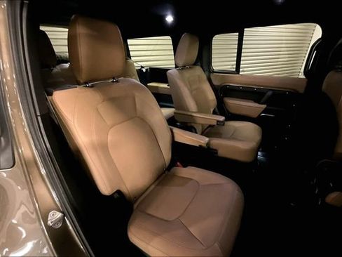Certified 2025 Land Rover Defender 130 X-Dynamic SE AWD/4WD image 16