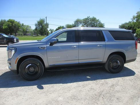 New 2026 GMC Yukon XL Elevation w/ Elevation Premium Package AWD/4WD image 7
