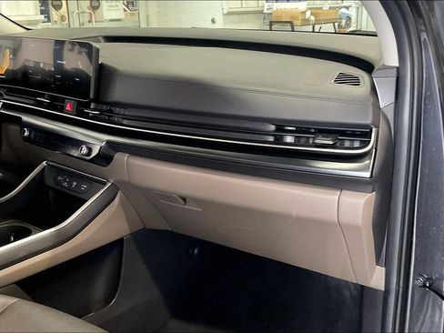 Used 2026 Kia Carnival FWD image 24