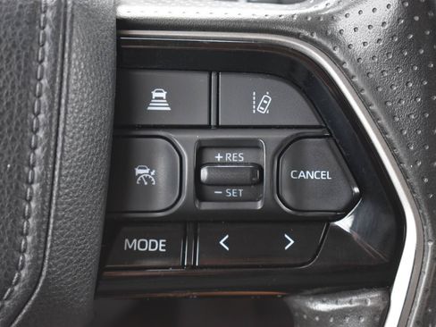 Used 2022 Toyota Tundra SR5 w/ SR5 Convenience Package AWD/4WD image 8