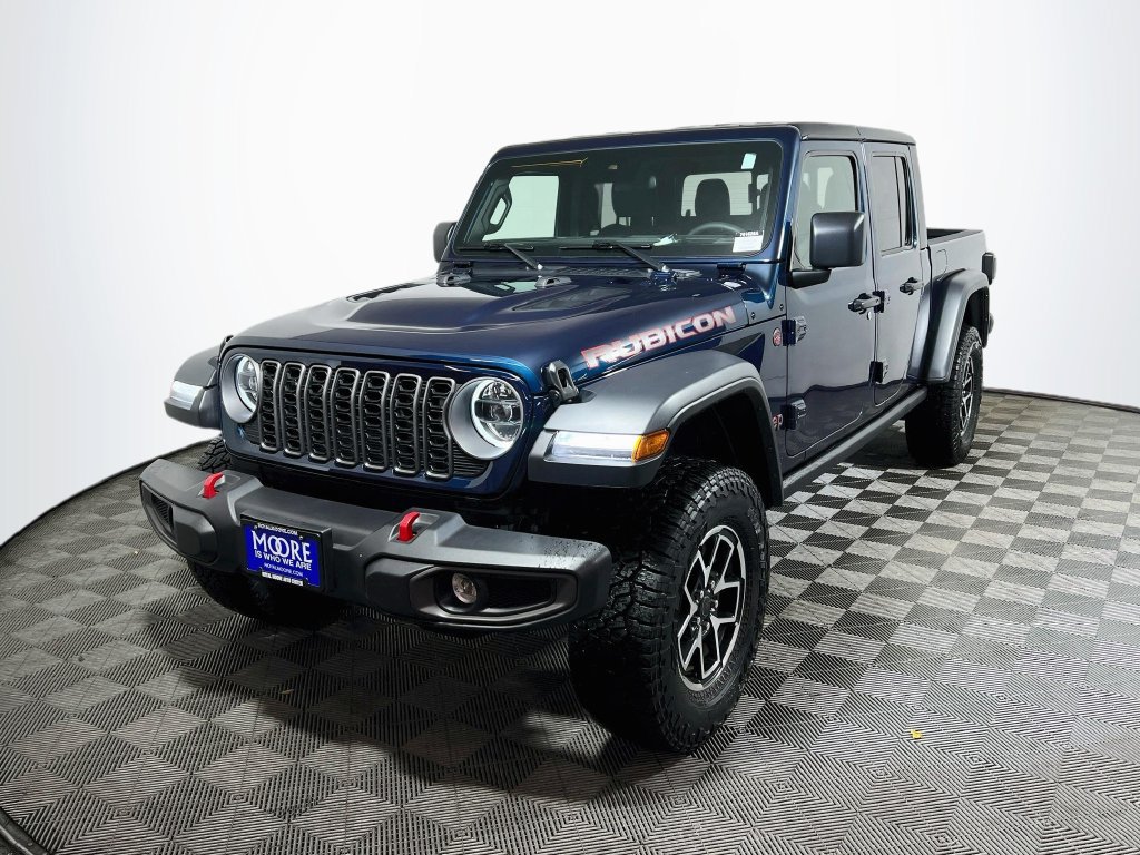 Used 2025 Jeep Gladiator Rubicon w/ Convenience Group AWD/4WD image 3