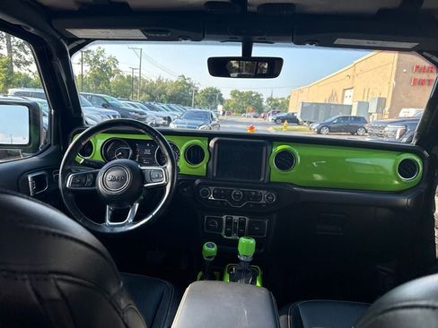 Used 2020 Jeep Wrangler Unlimited Sahara w/ Dual Top Group AWD/4WD image 7