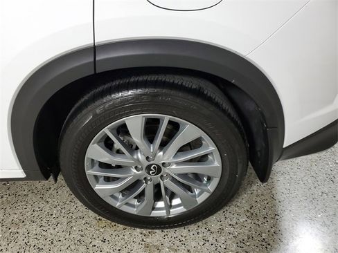 Certified 2025 INFINITI QX50 Luxe image 9