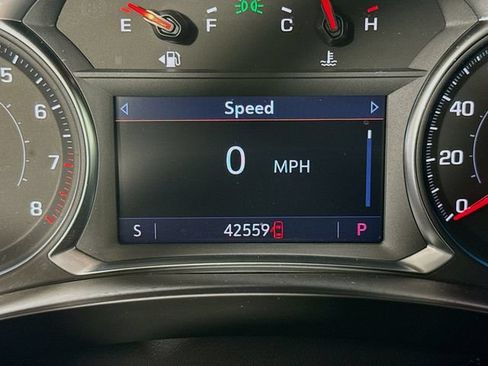 Used 2023 Chevrolet Traverse LT FWD image 16