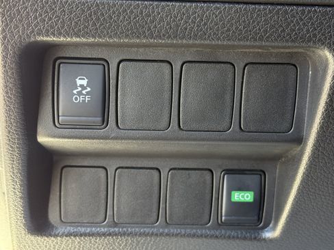 Used 2019 Nissan Rogue Sport S image 10