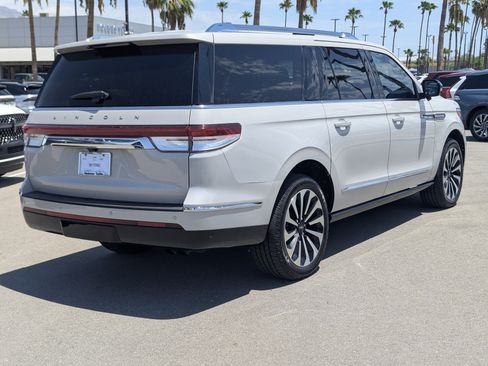 Certified 2024 Lincoln Navigator L Reserve AWD/4WD image 2