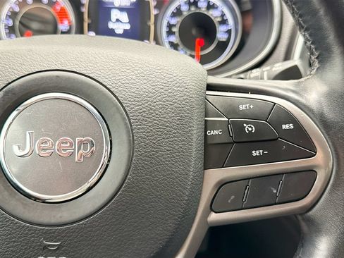 Used 2019 Jeep Cherokee Latitude Plus w/ Comfort/Convenience Group AWD/4WD image 12