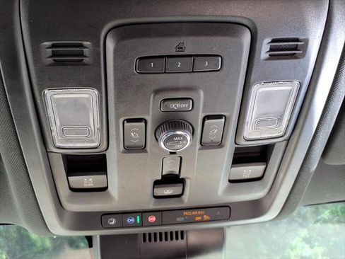Used 2023 Chevrolet Tahoe Premier AWD/4WD image 21