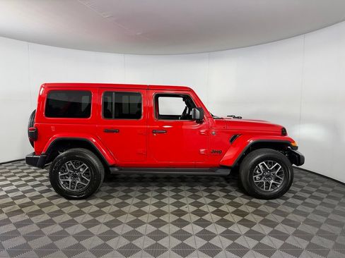 Used 2026 Jeep Wrangler Unlimited Sahara AWD/4WD image 7