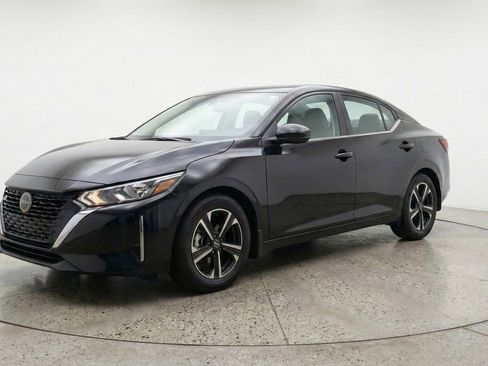 Used 2025 Nissan Sentra SV image 3
