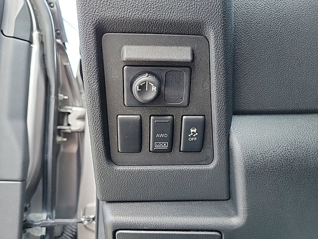 Used 2013 Nissan Rogue S AWD/4WD image 29
