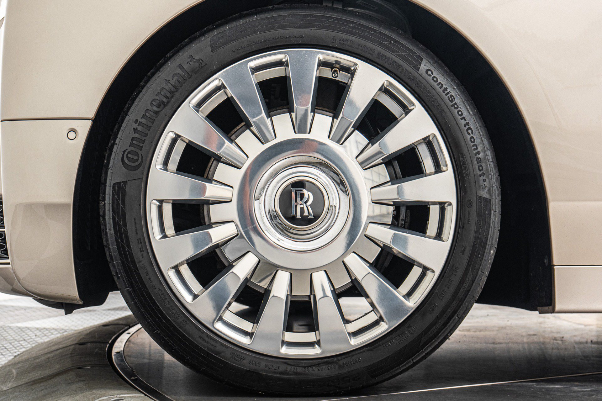 Used 2019 Rolls-Royce Phantom Sedan RWD image 10