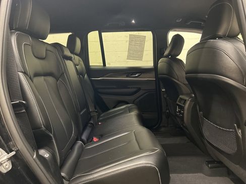 Used 2024 Jeep Grand Cherokee Limited w/ Black Appearance Package image 9