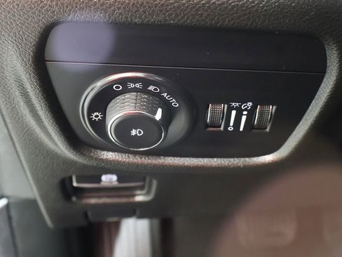 Used 2023 Jeep Grand Cherokee Limited AWD/4WD image 34