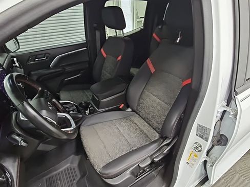 Used 2024 Chevrolet Colorado Z71 image 27