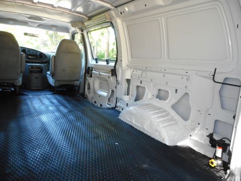 Used 2004 Ford E-350 and Econoline 350 Super Duty RWD image 18