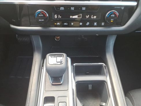 Used 2022 Nissan Pathfinder S FWD image 27