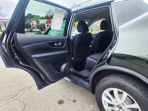 Used 2019 Nissan Rogue SV AWD/4WD image 13