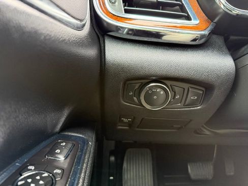 Used 2017 Lincoln Continental Select w/ Climate Package image 31