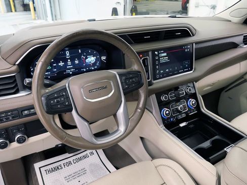 Used 2023 GMC Yukon XL Denali AWD/4WD image 12