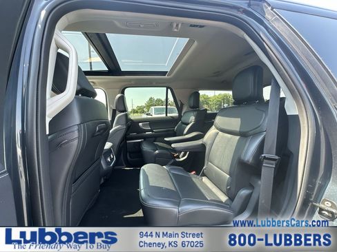 Used 2025 Ford Expedition Platinum AWD/4WD image 22