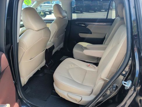 Used 2021 Toyota Highlander Platinum AWD/4WD image 9