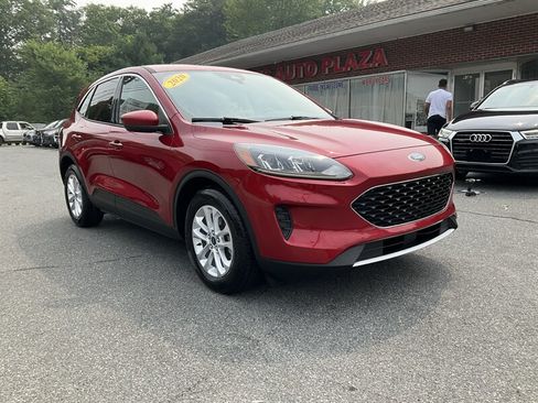 Used 2020 Ford Escape SE FWD image 3