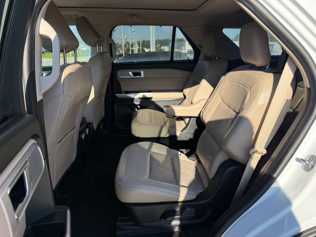 Used 2021 Ford Explorer Limited w/ Equipment Group 301A AWD/4WD image 14