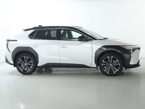 Used 2024 Toyota bZ4X Limited image 11