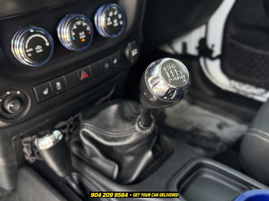Used 2016 Jeep Wrangler Sahara w/ Connectivity Group AWD/4WD image 17