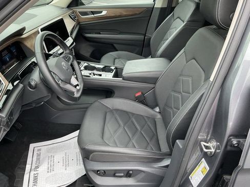 Used 2025 Volkswagen Atlas SE AWD/4WD image 15