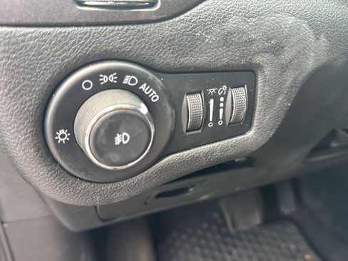 Used 2022 Jeep Cherokee Trailhawk AWD/4WD image 16