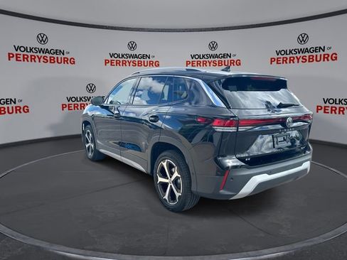 Used 2025 Volkswagen Tiguan SE image 6