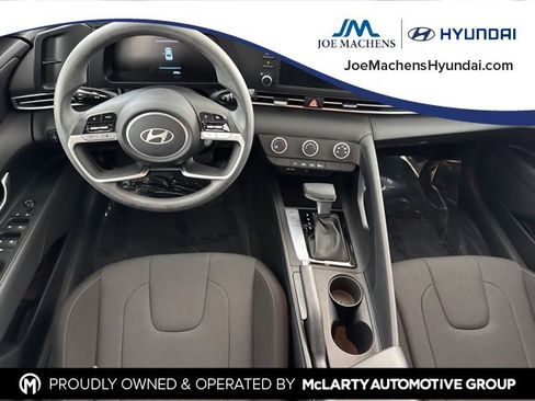Certified 2025 Hyundai Elantra SE image 27