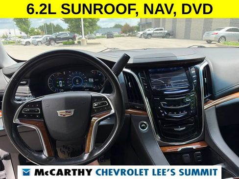 Used 2016 Cadillac Escalade ESV Luxury AWD/4WD image 24