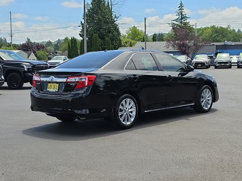 Used 2014 Toyota Camry XLE w/ Leather Package FWD image 5