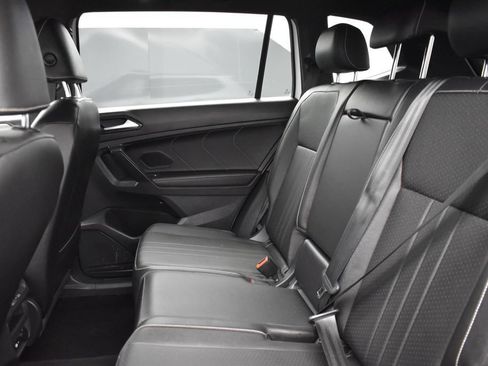 Used 2022 Volkswagen Tiguan SE R-Line AWD/4WD image 8