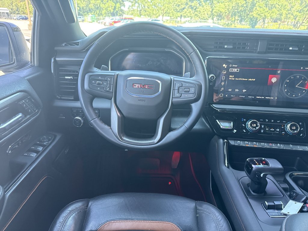 Used 2024 GMC Sierra 1500 AT4 w/ Technology Package AWD/4WD image 14