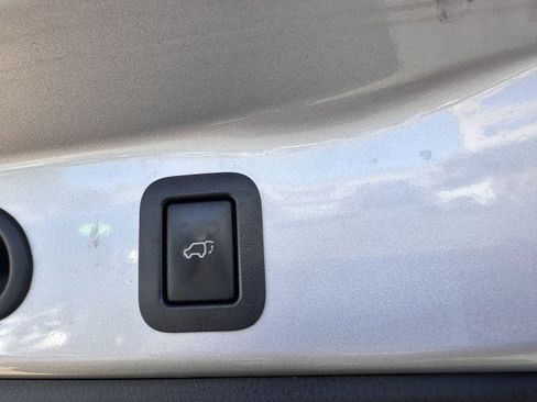 Used 2015 Toyota Highlander Limited image 16