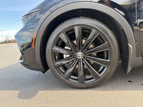 Certified 2025 Toyota Crown Nightshade image 12