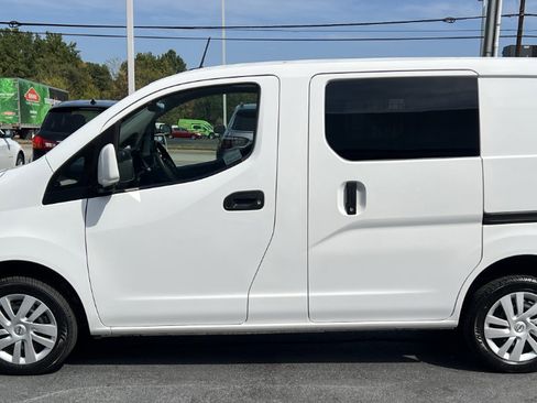Used 2020 Nissan NV200 SV w/ Sliding Glass Door Package image 11