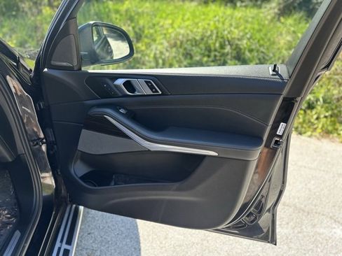 Used 2024 BMW X7 xDrive40i image 21