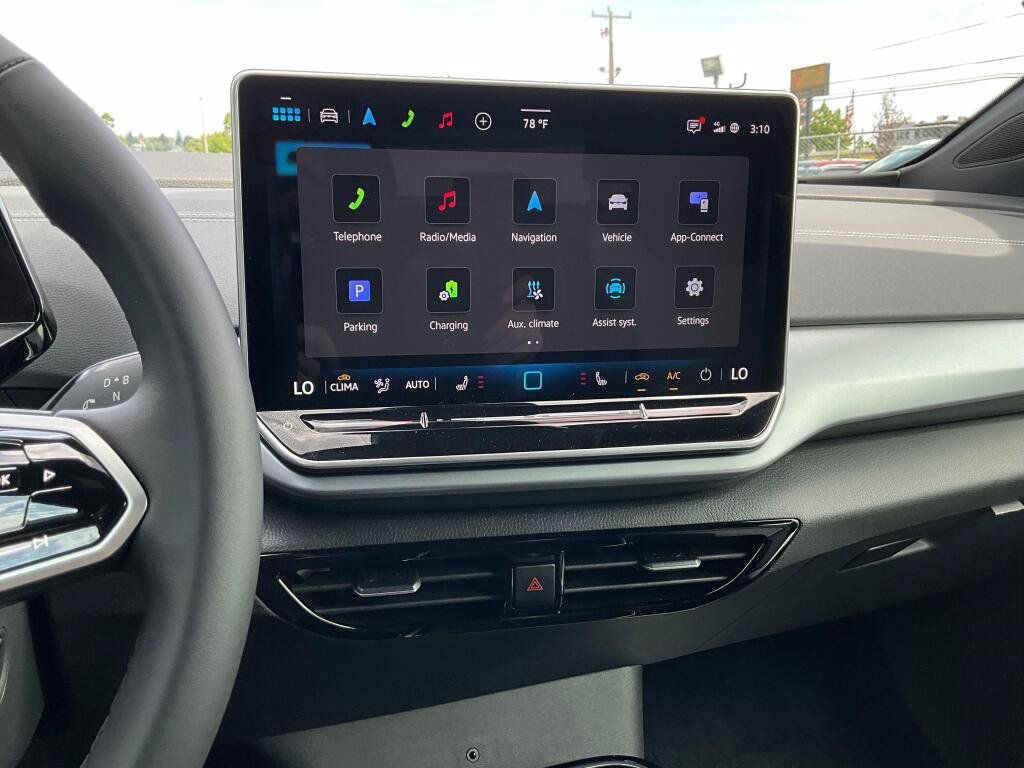 New 2026 Volkswagen ID.4 Pro AWD/4WD image 17