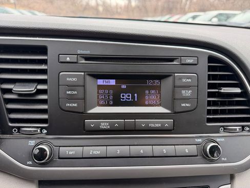 Used 2018 Hyundai Elantra SE FWD image 12