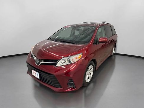 Used 2020 Toyota Sienna LE image 4