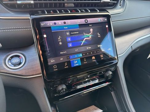 New 2025 Jeep Grand Cherokee L Limited image 17