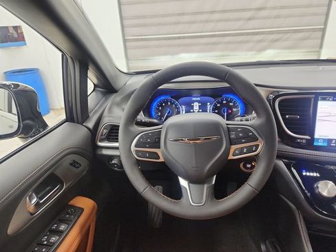 New 2026 Chrysler Pacifica Pinnacle AWD/4WD image 12