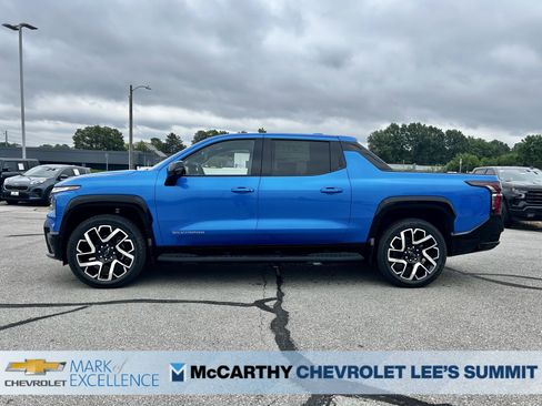 New 2025 Chevrolet Silverado EV RST image 5