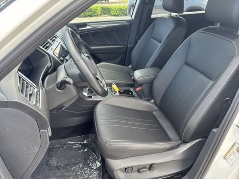 Certified 2023 Volkswagen Tiguan SE R-Line FWD image 21